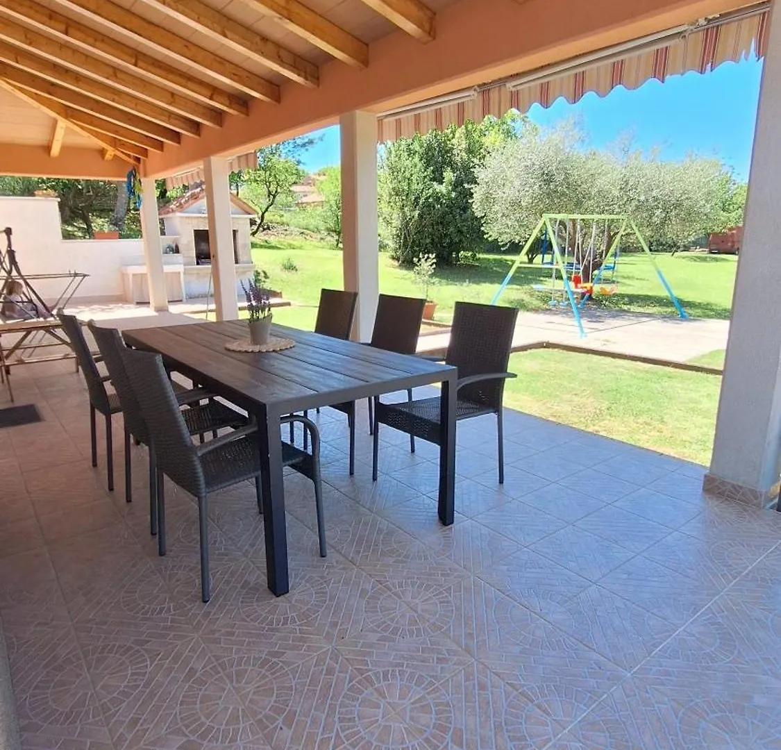 Appartement Apartman Doli Nedeščina